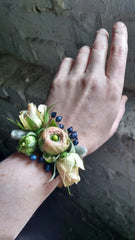 Corsage / floral cuff